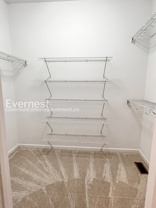 Building Photo - 743 Rolling Fork Dr