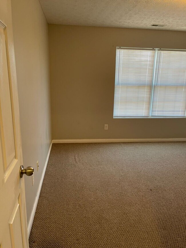 Building Photo - 7128 Blue Stream Ct