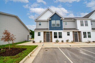 Building Photo - New END UNIT Townhome with Pond View and D...