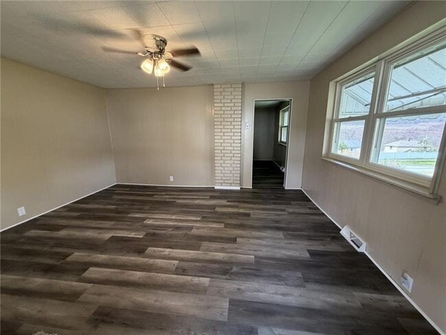 Building Photo - 1156 Eisenhower Dr