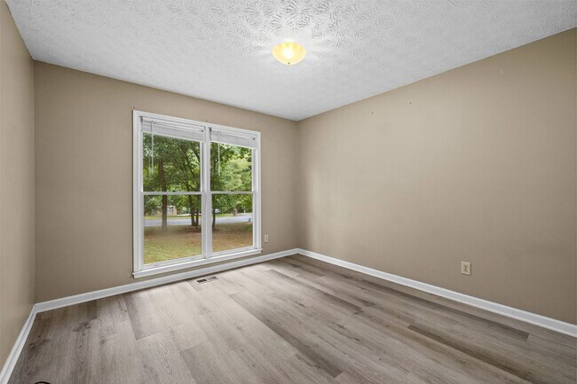 Building Photo - 110 Hunters Glen