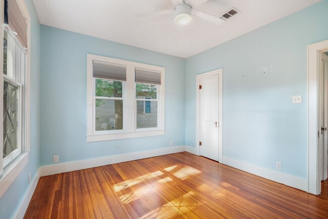 Building Photo - 4823 Fannin Dr