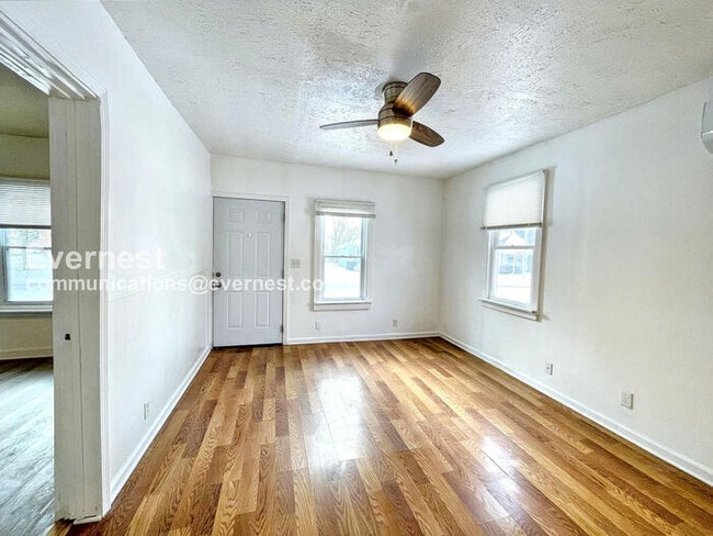 Building Photo - 102 Chestnut St