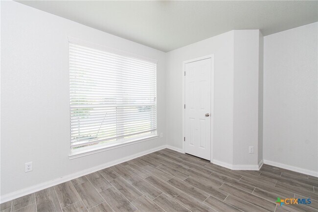 Building Photo - 6910 Catherine Dr