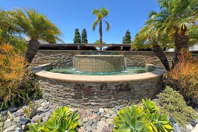 Building Photo - 1 Bedroom, 1 Bathroom Condo in the Villa La Jolla Community