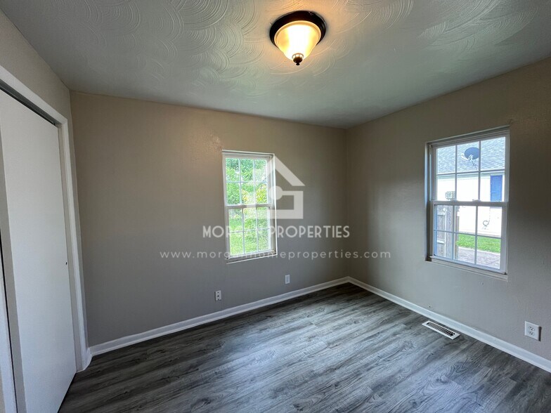 Building Photo - 211 Vasbinder Dr