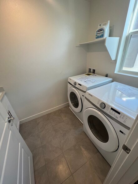 Building Photo - 1033 Sage Ln