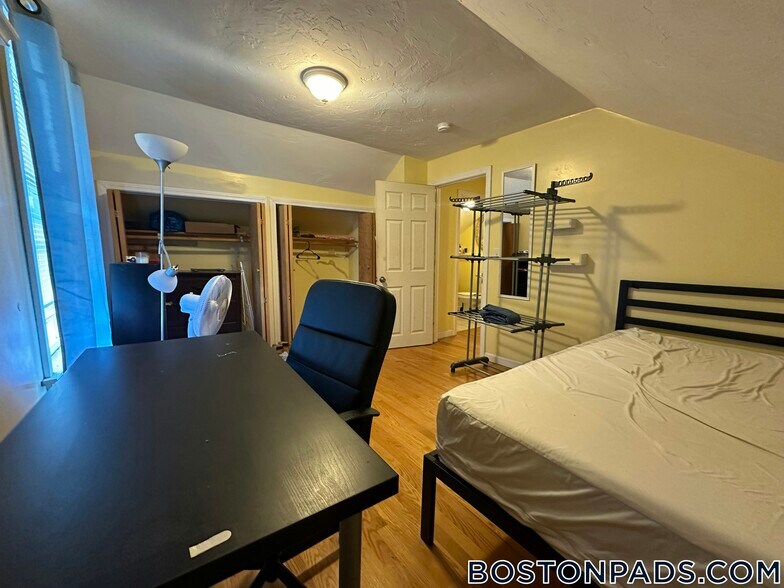 Building Photo - 40 Plymouth St