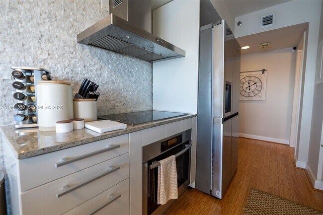 Building Photo - 1000 W Island Blvd