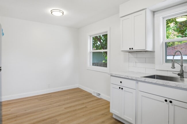 Building Photo - 1547 E Atherton Rd