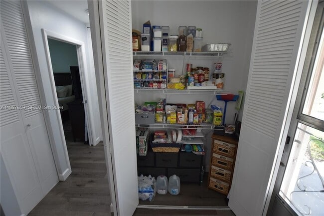 Building Photo - 2572 Emory Dr W