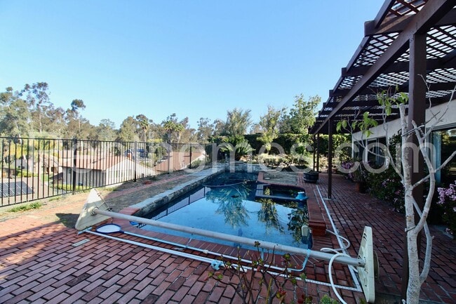 Building Photo - 10258 Grayfox Dr