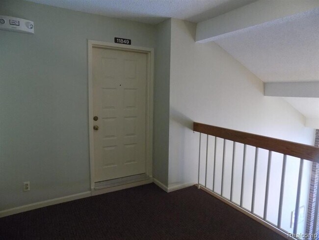 Building Photo - 11849 Sycamore Rd