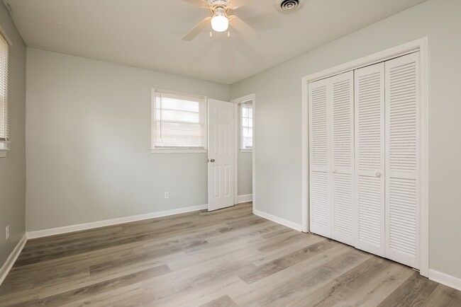 Building Photo - Beautiful 4  Bedroom Home Close to I-77!