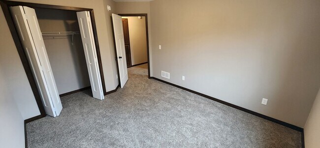 Building Photo - Great 3BR, 2BA St Francis Home Available 8/10!