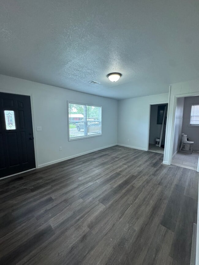 Building Photo - 3 Bed / 1 Bath in Trumann Available Now.