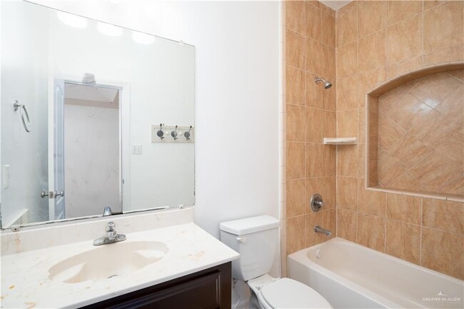 Building Photo - 604 Buena Vista Dr