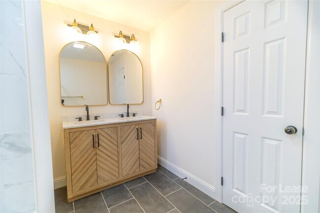 Building Photo - 3501 Eastway Dr