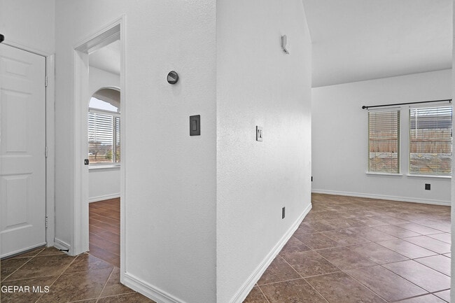 Building Photo - 14696 Jesus Almeida