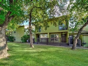 Building Photo - 1901 Kingswood Ct