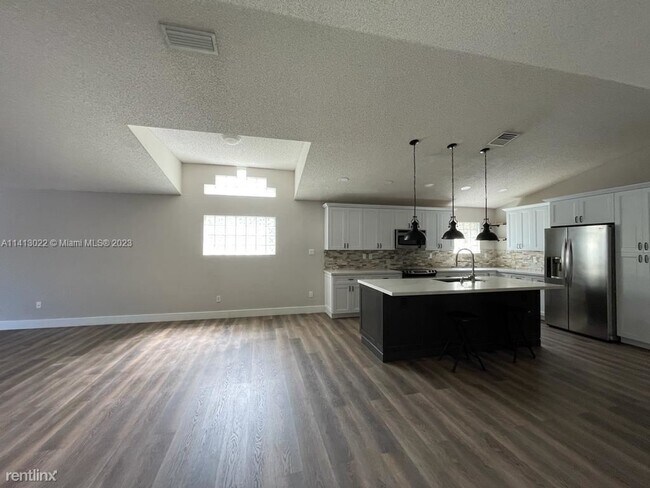 Building Photo - 3 br, 2 bath House - 1201 NW 170th Ave