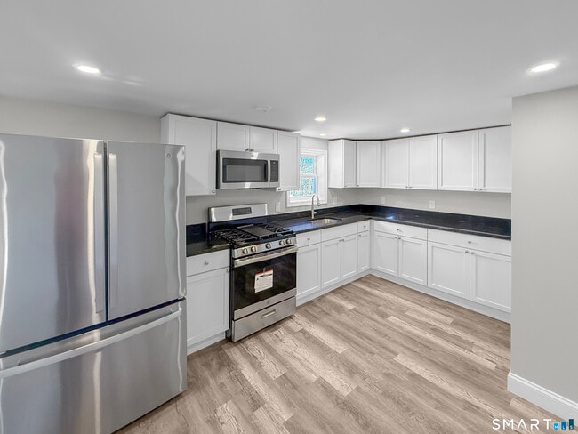 Building Photo - 4 River Rd