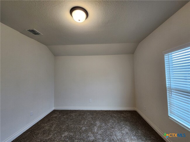 Building Photo - 340 Untermaier St