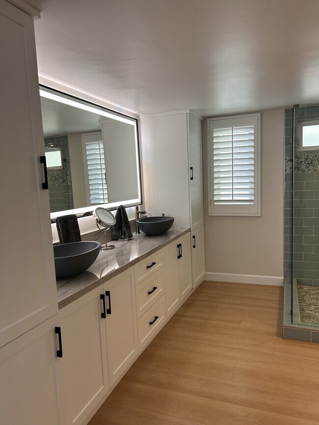 Building Photo - 3740 Ocean Dr