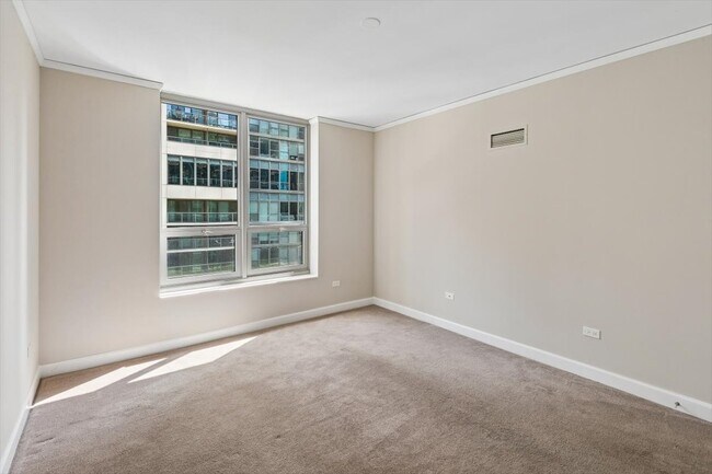 Building Photo - 420 E Waterside Dr