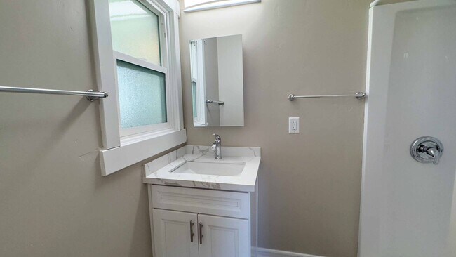 Building Photo - DL Georgia