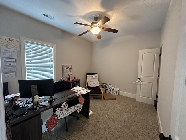 Building Photo - 1929 Leighton Dr