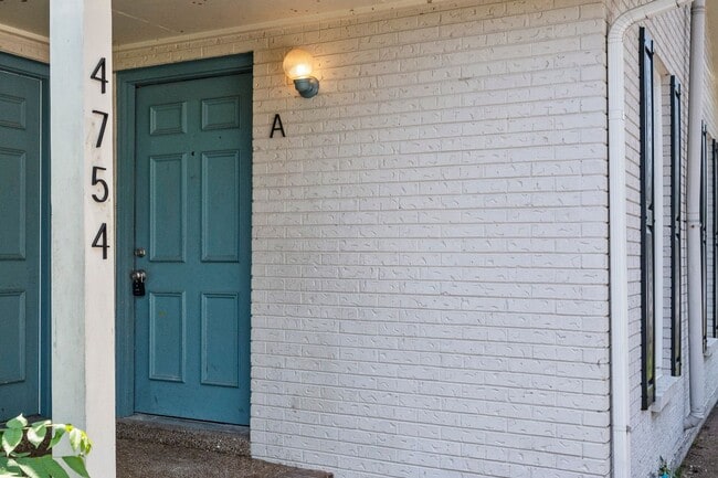 Building Photo - 4754 Trenton Dr