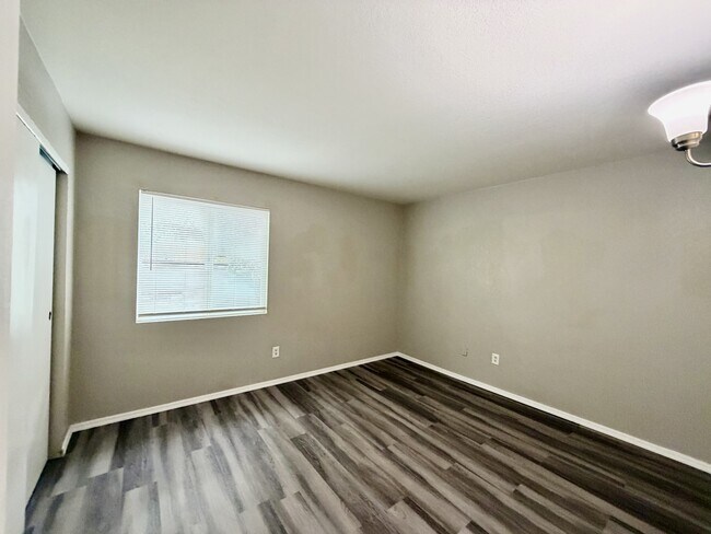 Building Photo - 2645 N Alvernon Way