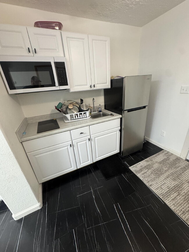 Building Photo - 521 Hoyt St