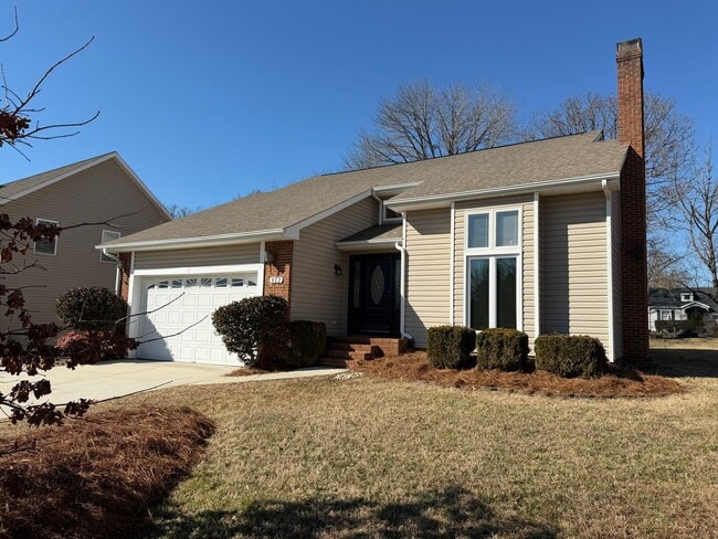 Building Photo - Elon