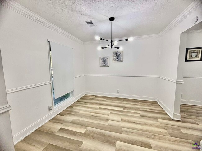 Building Photo - 2800 S Estates Rd