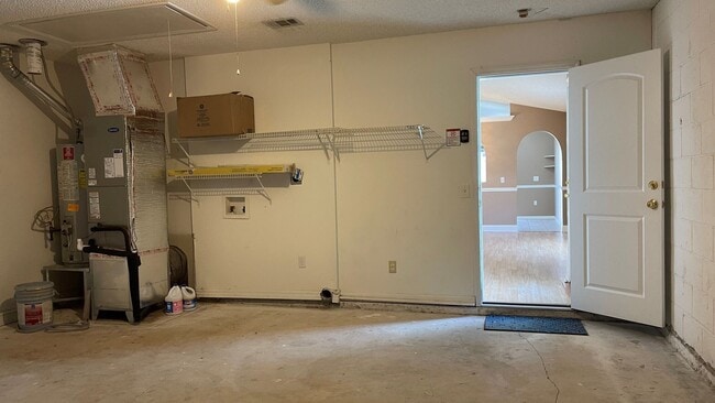 Building Photo - 7323 Lawn Tennis Ln