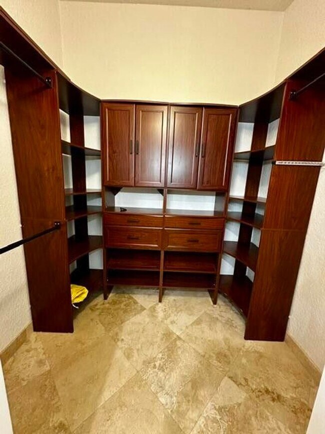 Building Photo - 11086 Baybreeze Way