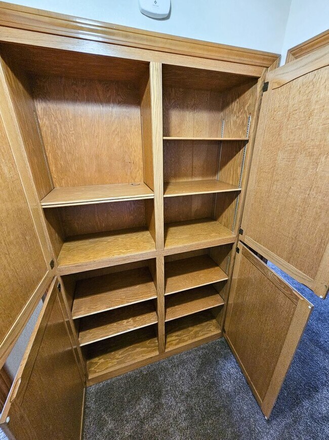 Building Photo - 1097 Summer Breeze Dr N