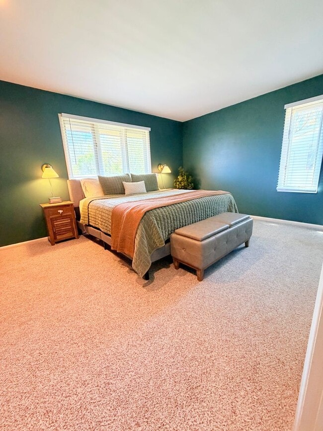 Building Photo - Beautiful Spacious Fox Farm Home