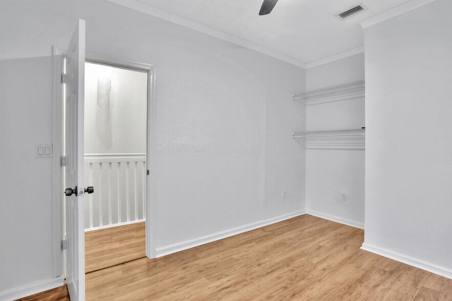 Building Photo - 6527 Catalina Ln