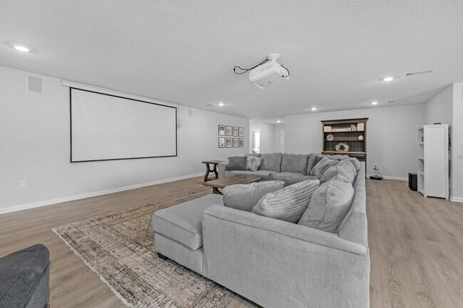 Building Photo - 6537 Torrey Pnes Trce