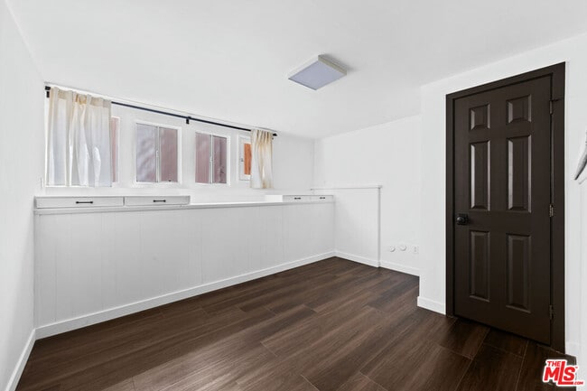 Building Photo - 1915 Apex Ave