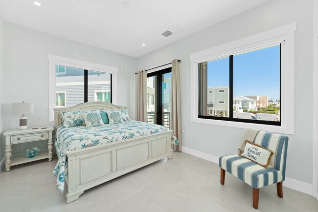 Building Photo - 247 Pescayo Ave