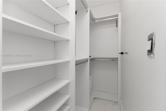 Building Photo - 2421 Lake Pancoast Dr