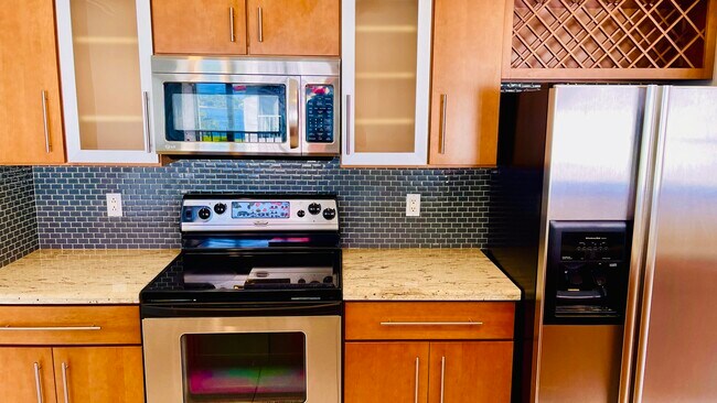 Building Photo - 107 Half Moon Cir