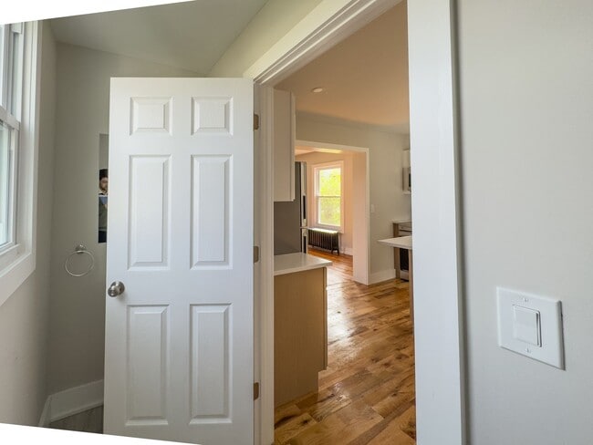 Building Photo - Newly Renovated Single Family available Now!