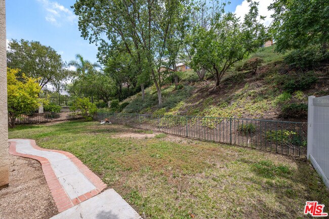 Building Photo - 18639 W Nathan Hill Dr