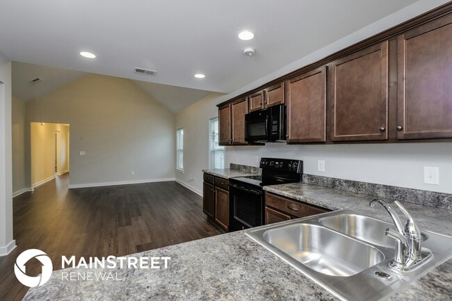 Building Photo - 865 Maple Trce