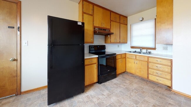 Building Photo - 3 Bedroom, 1 Bathroom House with Attached Garage